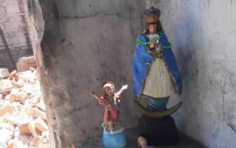 Only the Virgin of Caacupé remained intact after fire