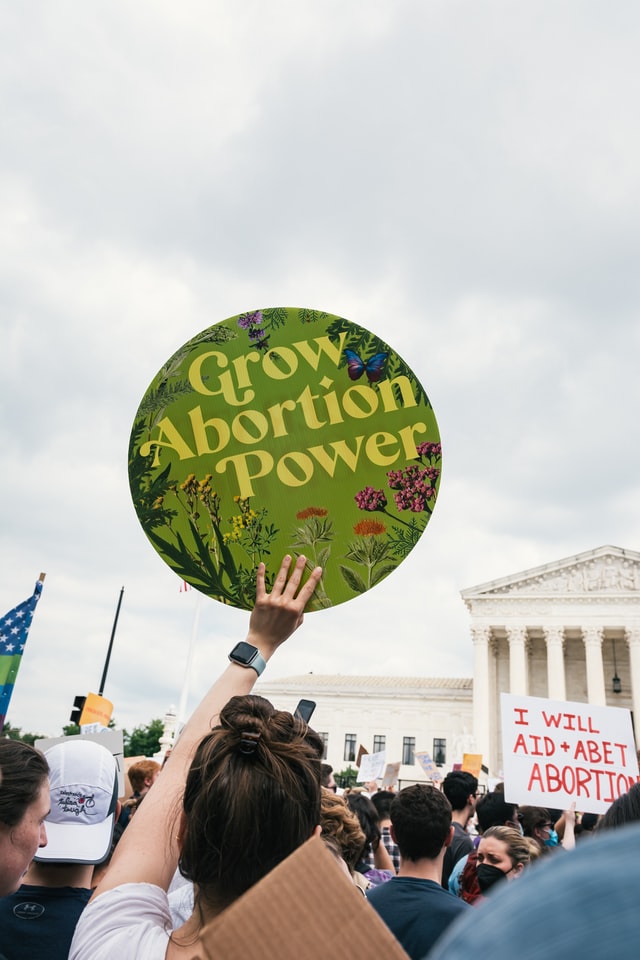 USA: Abortionists Harass Catholic Judge Barrett in Her Home