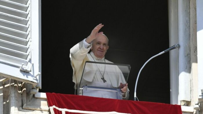 Pope: Charity goes Beyond the Commandments