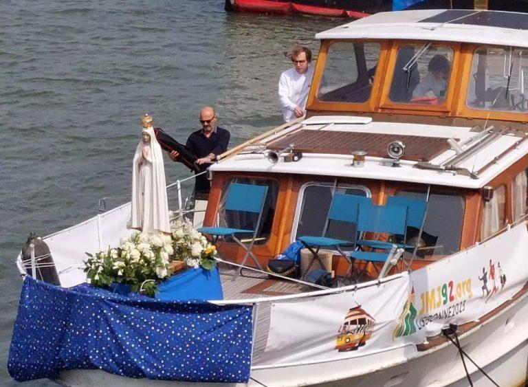 France: Pilgrimage of Our Lady of Fatima by boat in the Diocese of Nanterre