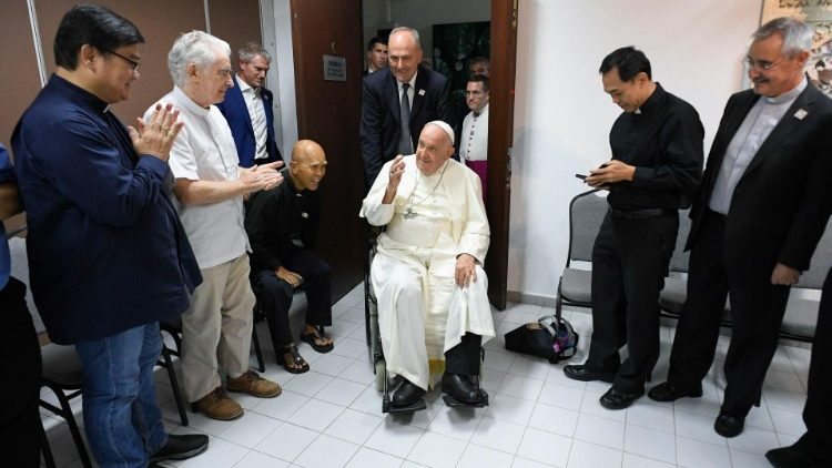 Pope Francis meets with Singaporean Jesuits